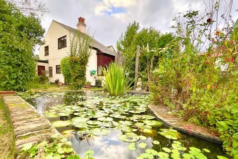3-4, Old Sungate Cottages Collier Row Road, Romford, RM5 2BT