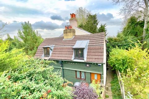 3-4, Old Sungate Cottages Collier Row Road, Romford, RM5 2BT