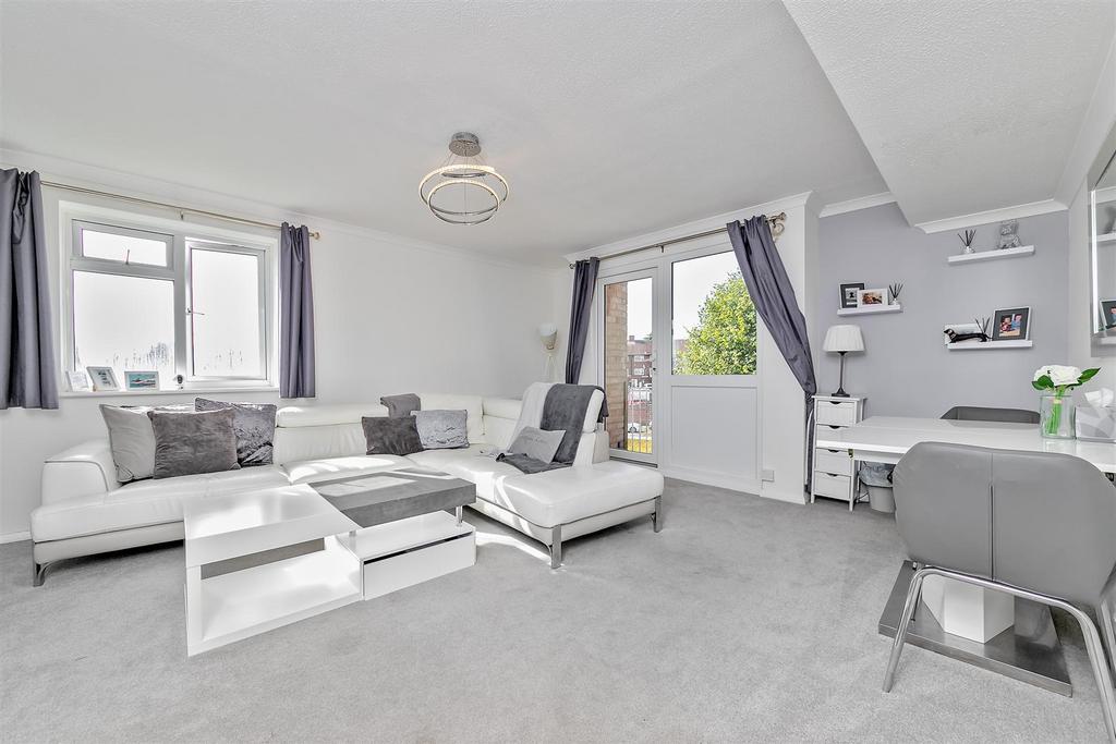 Hughenden Road St Albans 2 Bed Maisonette For Sale £360000