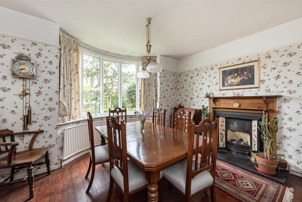 Hillside Road, Harpenden 3 bed detached house £995,000