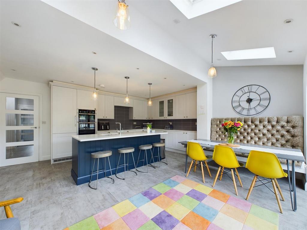 Kitchen 2.jpg