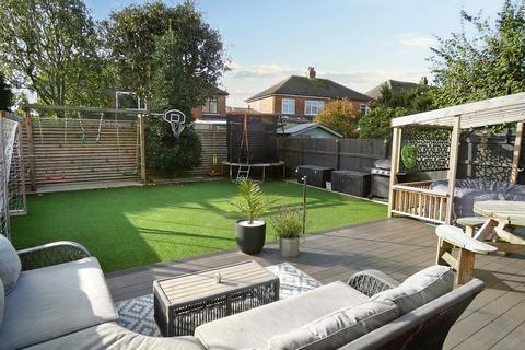 52 Beach Road, North Shields, NE30 2QT