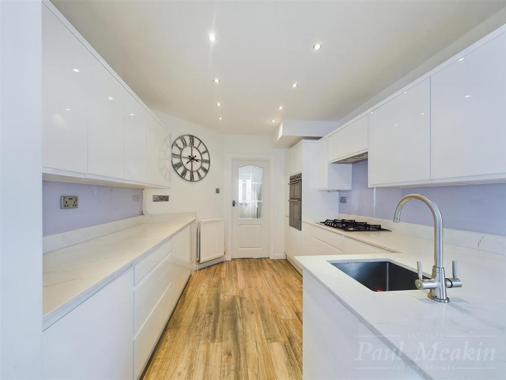 20 the ruffetts kitchen.jpg