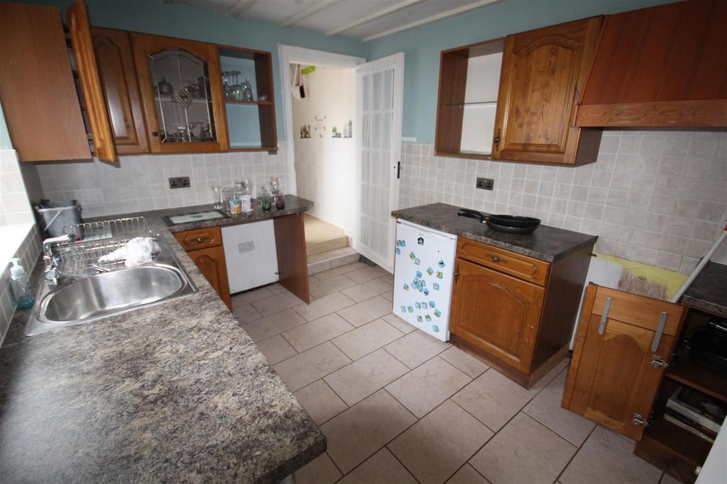 Grove Park, Colwyn Bay 3 bed terraced house for sale £155,000