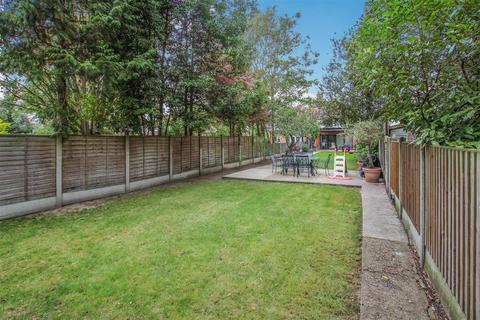 36 Heath Park Road, Romford, RM2 5UH