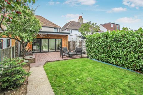 36 Heath Park Road, Romford, RM2 5UH