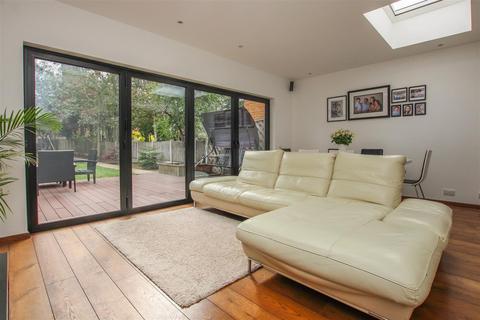 36 Heath Park Road, Romford, RM2 5UH
