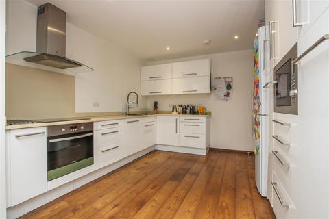 36 Heath Park Road, Romford, RM2 5UH