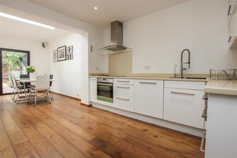 36 Heath Park Road, Romford, RM2 5UH