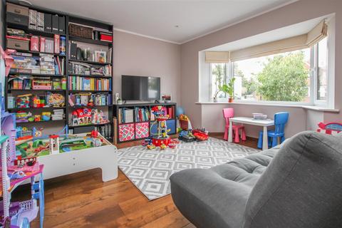 36 Heath Park Road, Romford, RM2 5UH