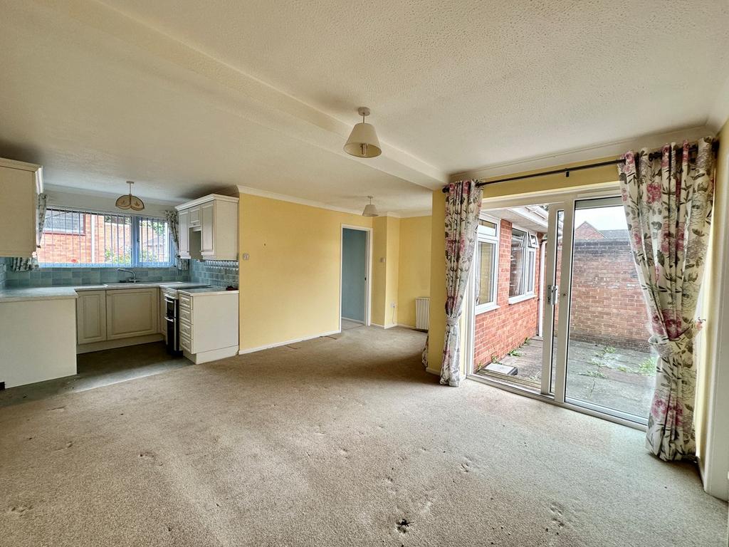 Queens Court, Ledbury, HR8 2 bed bungalow for sale £159,950