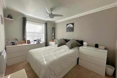 2 bedroom ground floor flat for sale, Gatekeeper Chase, Rainham,