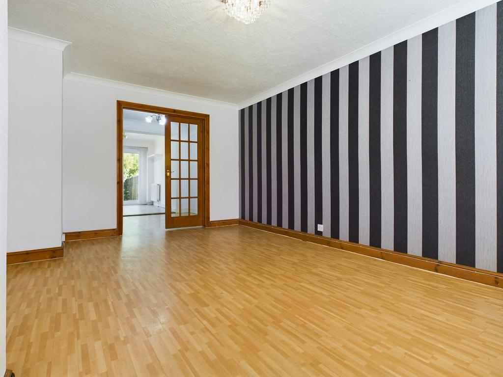 Porter Road, Brighton Hill... 3 bed terraced house £1,375 pcm (£317 pw)