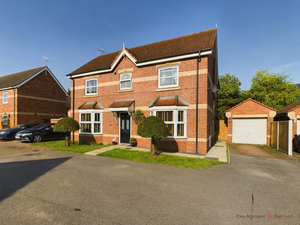 McIntosh Drive, Driffield, YO25 5PH 4 bed detached house for sale £