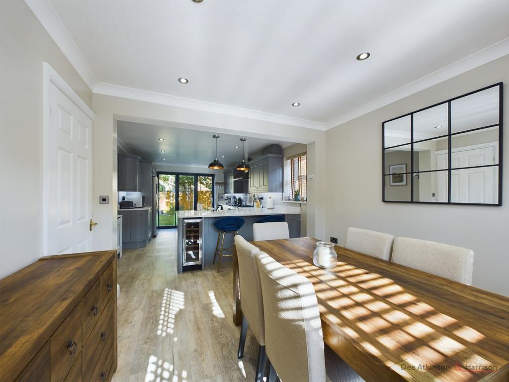 McIntosh Drive, Driffield, YO25 5PH 4 bed detached house for sale £