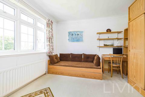 57 Crossways, South Croydon, CR2 8JQ