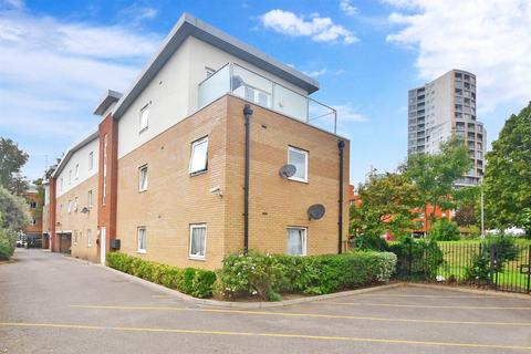 2 bedroom ground floor flat for sale, Chamberlain Close, Ilford, Essex