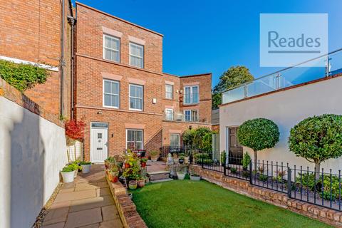 3 bedroom townhouse for sale - The Groves, Chester CH1 1