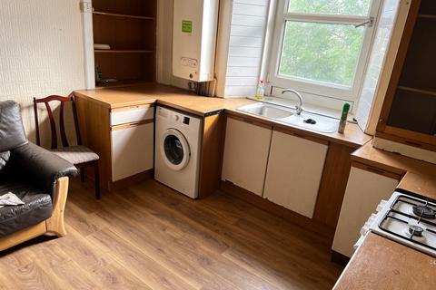 3 bedroom flat to rent, Bruce Street, Stirling Town, Stirling, FK8