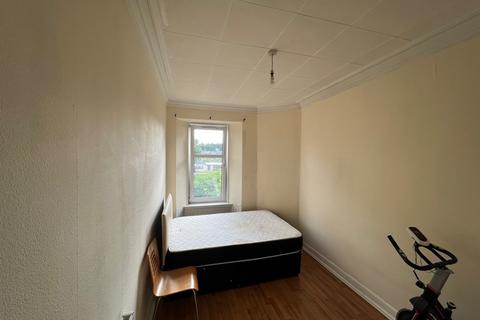 3 bedroom flat to rent, Bruce Street, Stirling Town, Stirling, FK8