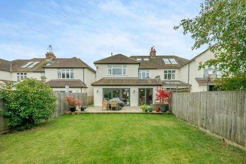 39 Brampton Road, St Albans, AL1 4PU