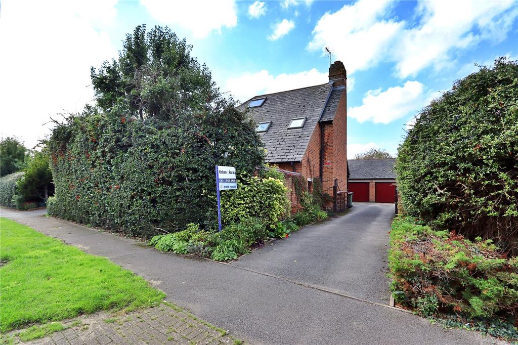 Britten Grove, Old Farm Park, Milton Keynes, Buckinghamshire, MK7 4 bed