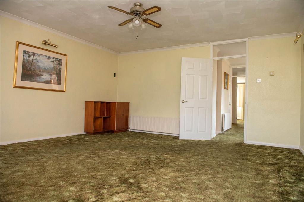 Hunters Way, Uckfield, East Sussex, TN22 3 bed bungalow for sale £450,000
