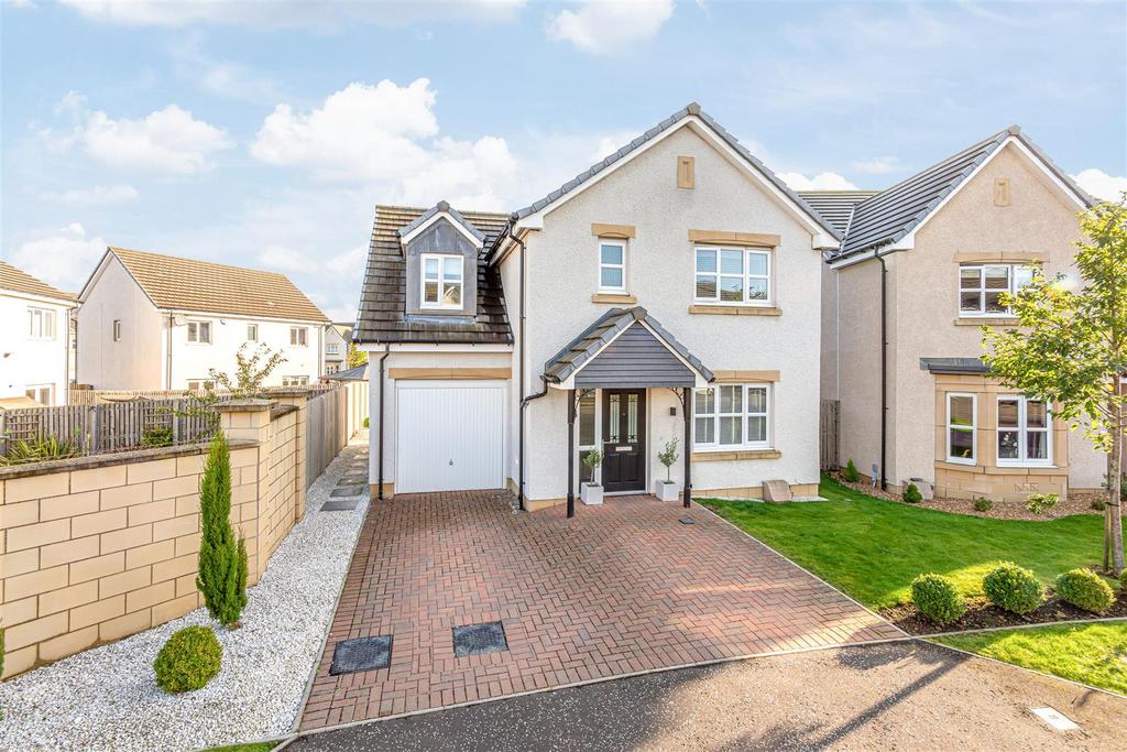 56 Blackhill Brae, Crossgates, KY4 8FH 3 bed detached house £260,000