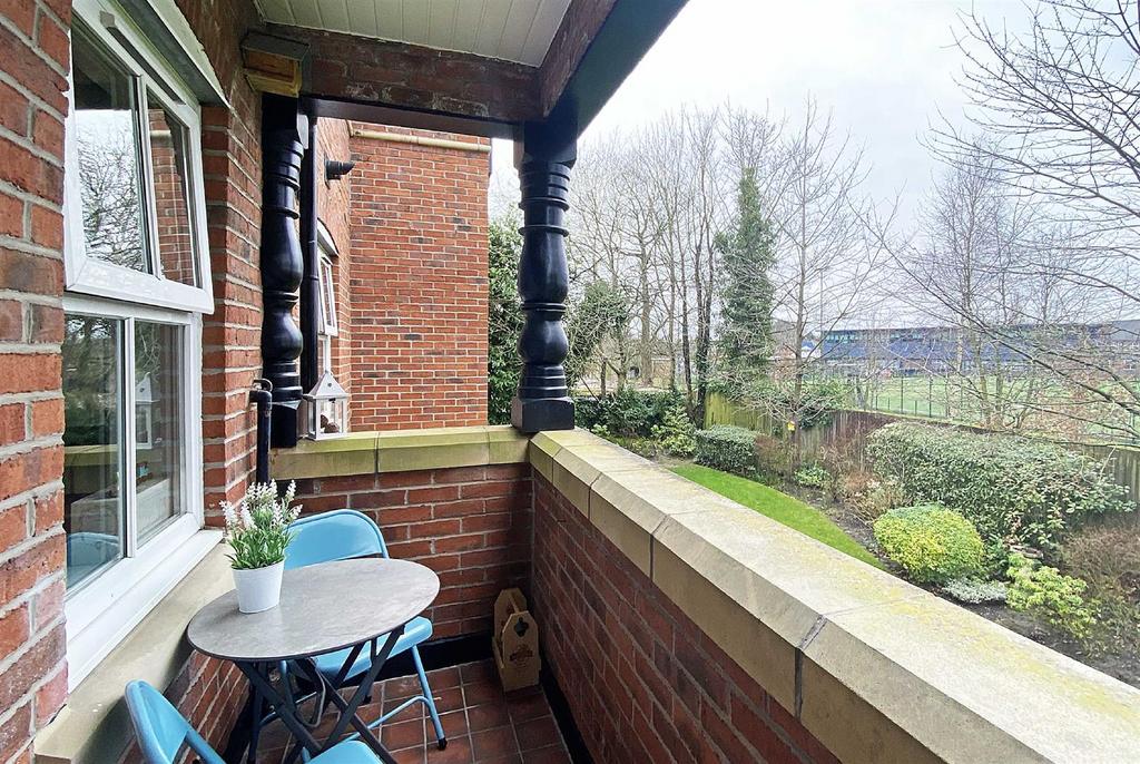 Wellington Road, Timperley 2 bed apartment for sale £335,000