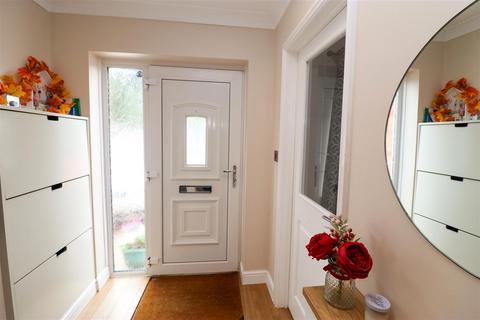 3 bedroom semi-detached house for sale - Pine Grove, Fleet GU52