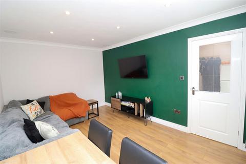 3 bedroom semi-detached house for sale - Pine Grove, Fleet GU52