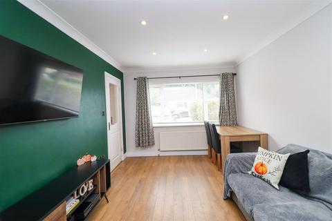 3 bedroom semi-detached house for sale - Pine Grove, Fleet GU52