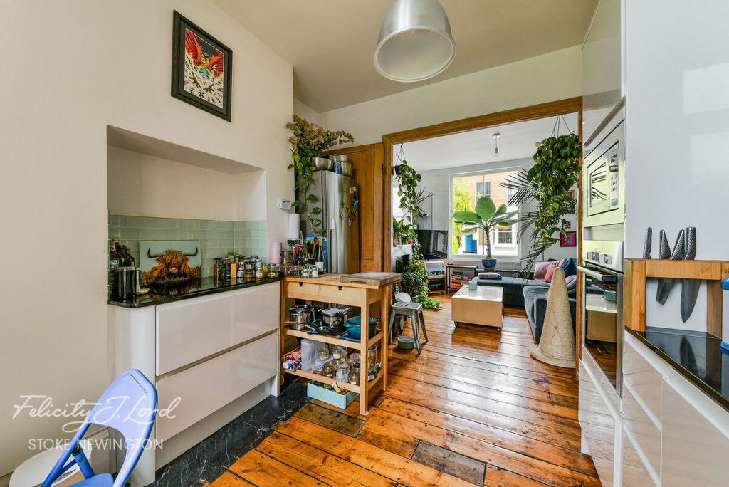 Milton Grove, Stoke Newington, N16 3 bed flat for sale £775,000
