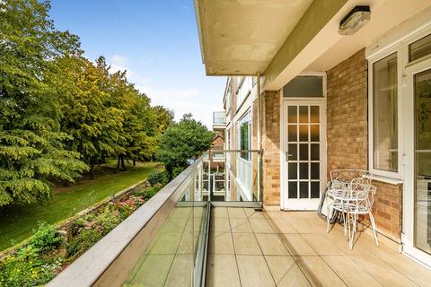 3 bedroom apartment for sale - Harlow Oval, Harrogate, HG2