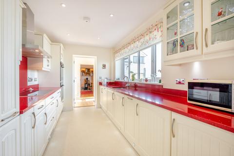 2 Admiralty Walk, Whitstable, CT5 4ET