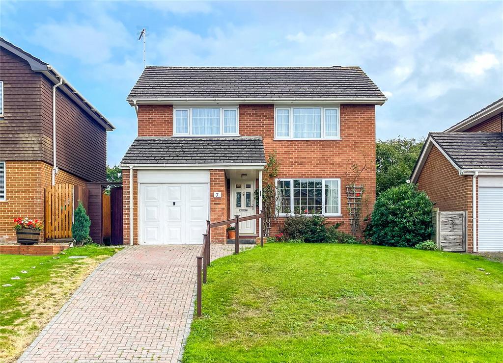 Hill Close, Bransgore, Christchurch, Dorset, BH23 4 bed detached house