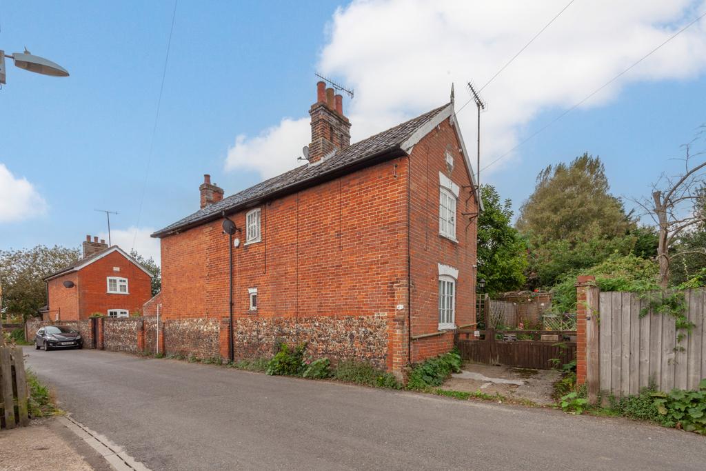 A Well Proportioned Two Bedroom Detached Cottage