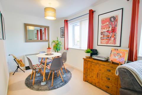 2 bedroom ground floor flat for sale - ST DENYS! GORGEOUS KITCHEN! GROUND FLOOR! A MUST SEE!