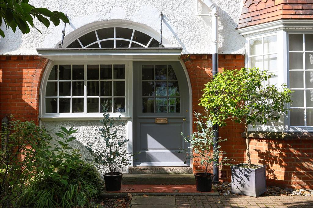 West Grove, WaltononThames, KT12 6 bed house for sale £1,575,000