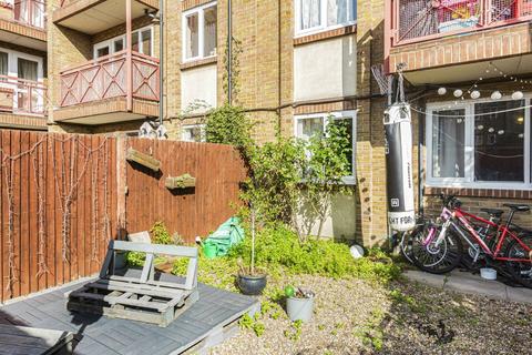 1 bedroom apartment to rent, Rainhill Way, London, E3