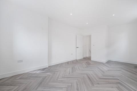 14 Muirkirk Road, London, SE6 1BE