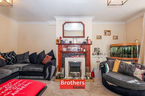 4 bedroom end of terrace house for sale, Viola Avenue, Staines-upon-Thames TW19