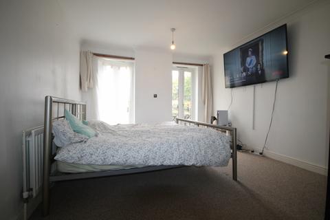 2 bedroom flat for sale, Elizabeth Gardens, Isleworth, TW7