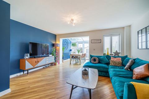 17 Sime Close, Guildford, GU3 3ED