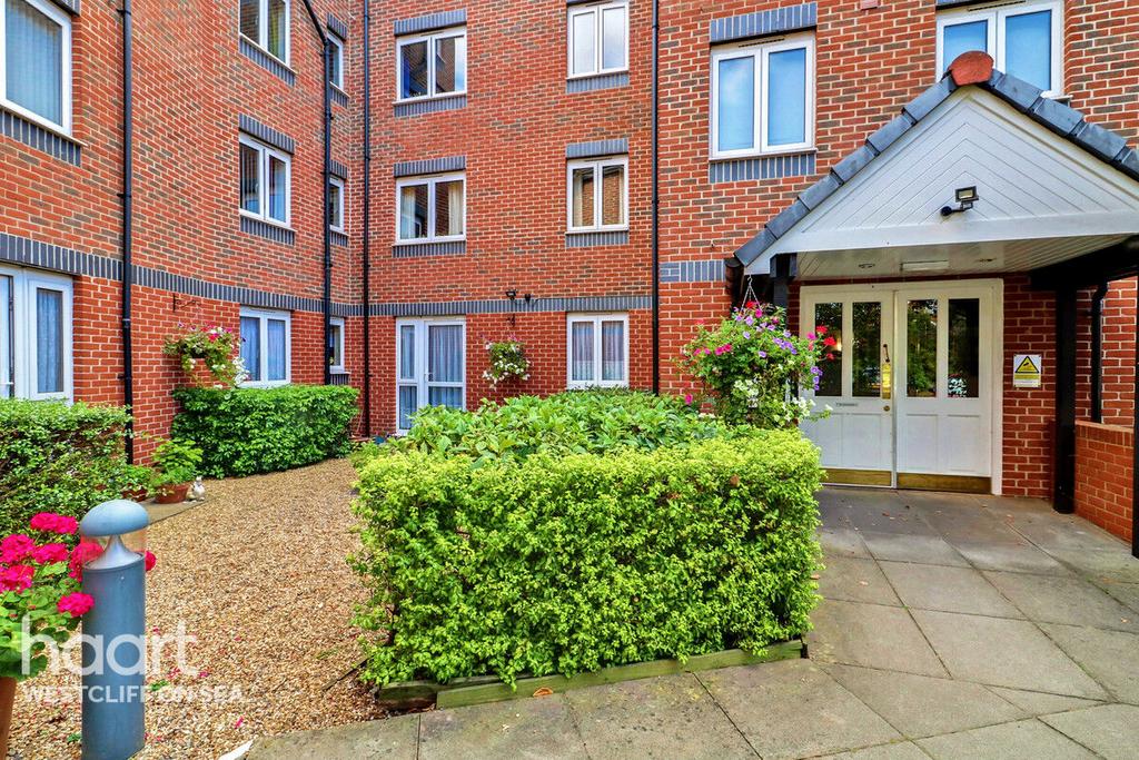 Balmoral Road, WestcliffOnSea 2 bed flat for sale £130,000
