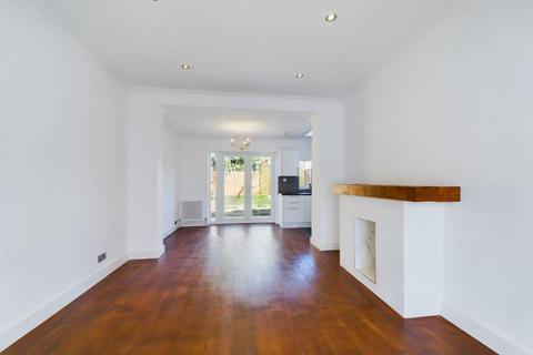 3 bedroom terraced house for sale - Bexhill Road, London, N11