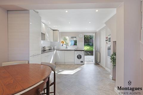 73 Coronation Hill, Epping, CM16 5DU