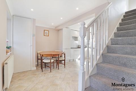 73 Coronation Hill, Epping, CM16 5DU