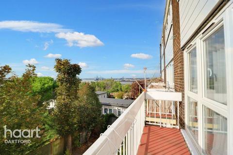 10 Fountain Walk, Northfleet, Gravesend, DA11 9JY
