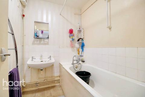 10 Fountain Walk, Northfleet, Gravesend, DA11 9JY